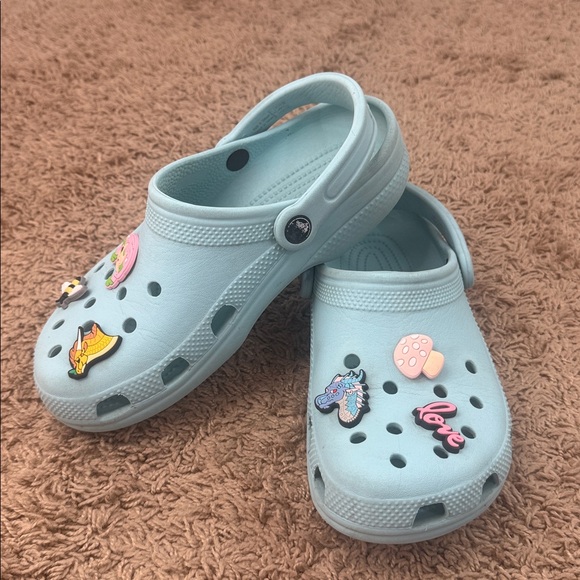 CROCS Kids Girls Sky Blue Clogs with Playful Charms Size J5 - Picture 2 of 9
